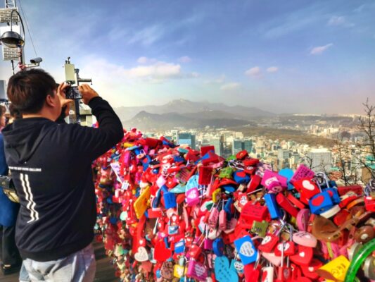 tour hàn quốc Tháp truyền hình Namsan với những câu chuyện tình nhiều cảm xúc