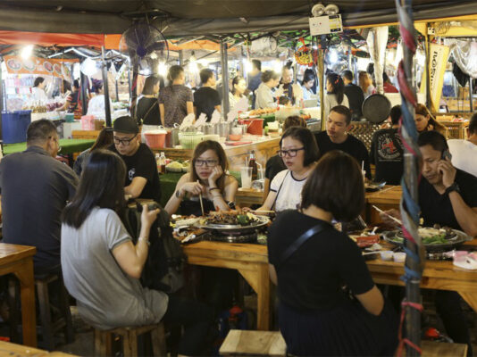 Chợ đêm BangKok Talad Rod Fai II