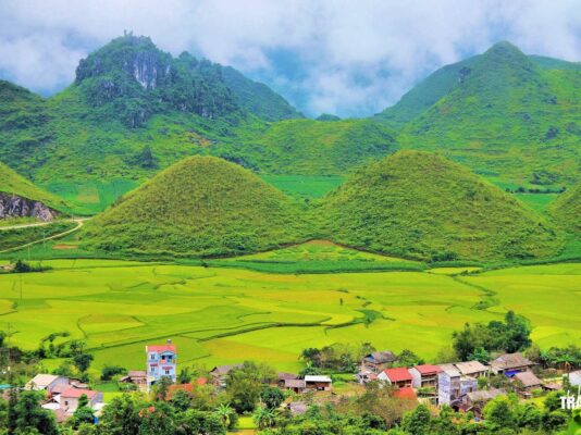 Núi đôi Quản Bạ - tuyệt tác tại Hà Giang